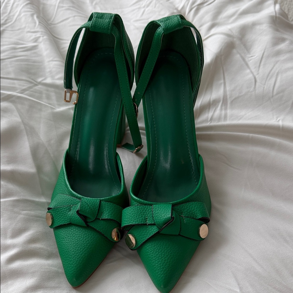 Unk Emerald Green Pointed Toe Ankle-Strap Heels with Bow and Gold Studs